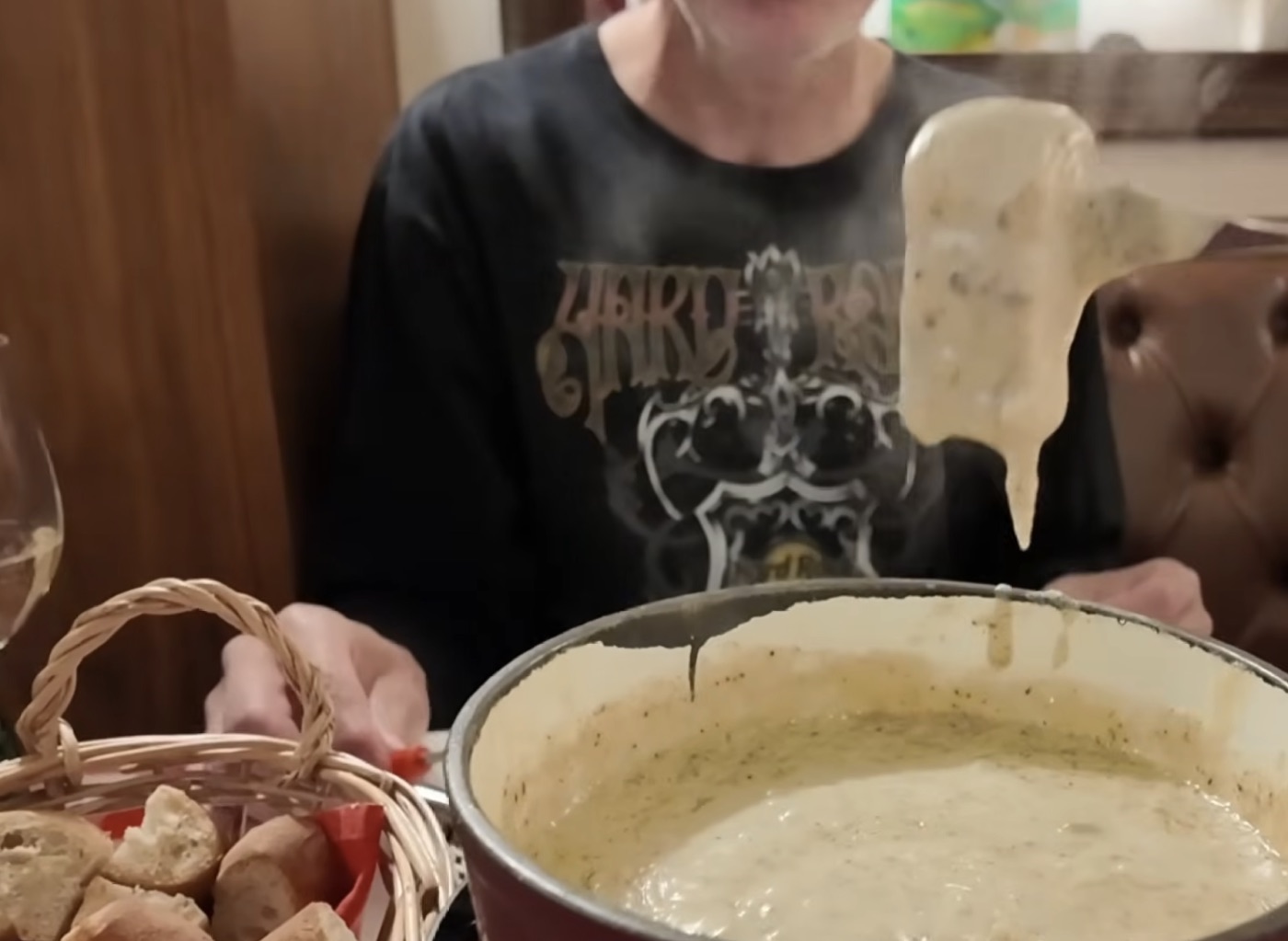 スイスのレストランで食べたチーズフォンデュ
